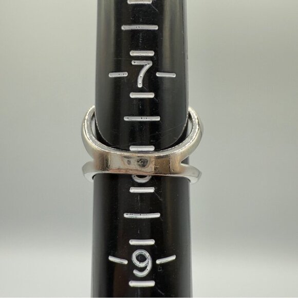 Gorgeous 'Embrace' Infinity Style rIng with CZ studded band - Picture 6 of 14